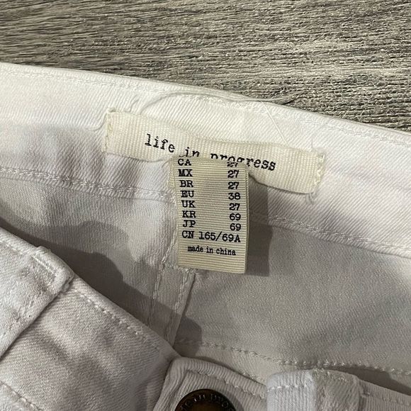 3/$25. Life in progress white short size 27 - Picture 3 of 3